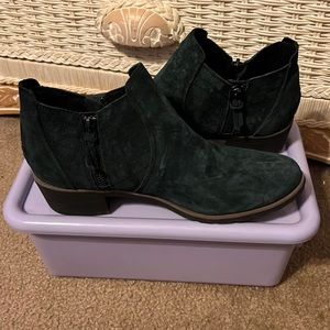 Reef black suede booties cushion soles Size 9